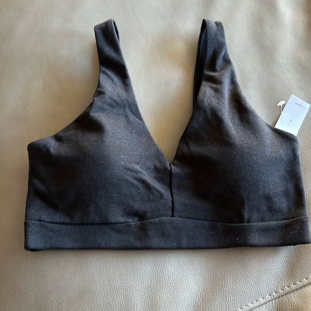 Black Old Navy Activewear sports bra